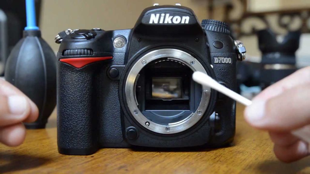 how to clean dslr camera